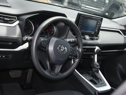 Used 2021 Toyota RAV4 LE AWD/4WD image 8