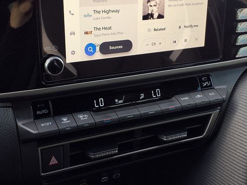 Certified 2025 Toyota Camry SE w/ Convenience Package image 10