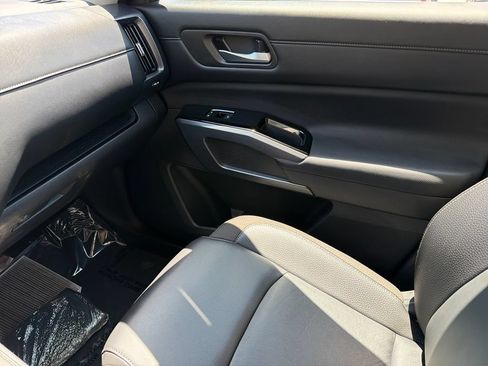 Certified 2024 Nissan Pathfinder SL FWD image 28
