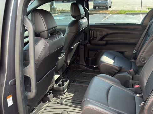Used 2025 Toyota Sienna XSE AWD/4WD image 29