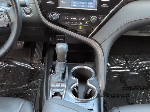 Used 2018 Toyota Camry XLE FWD image 18