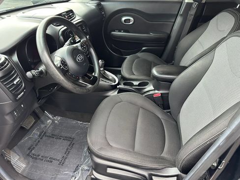 Used 2017 Kia Soul + FWD image 20