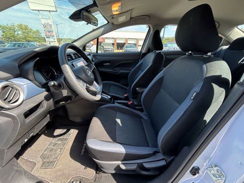 Used 2025 Nissan Versa SV image 31
