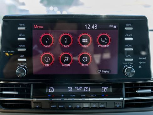Used 2023 Toyota Sienna XLE FWD image 22