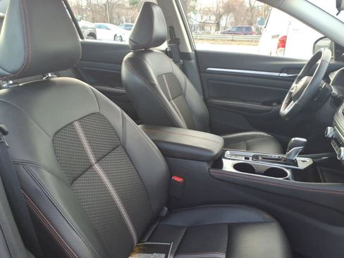 Used 2024 Nissan Altima 2.5 SR image 24