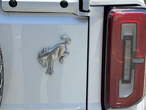 Used 2024 Ford Bronco Outer Banks AWD/4WD image 13