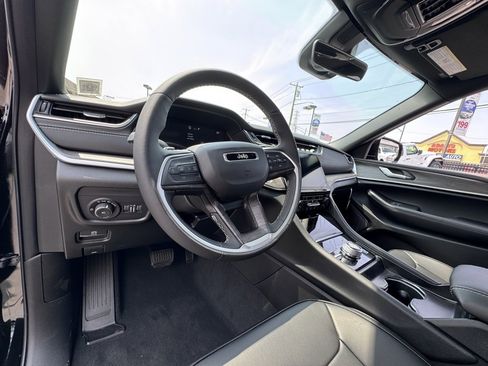 New 2025 Jeep Grand Cherokee L Limited w/ Black Appearance Package image 10