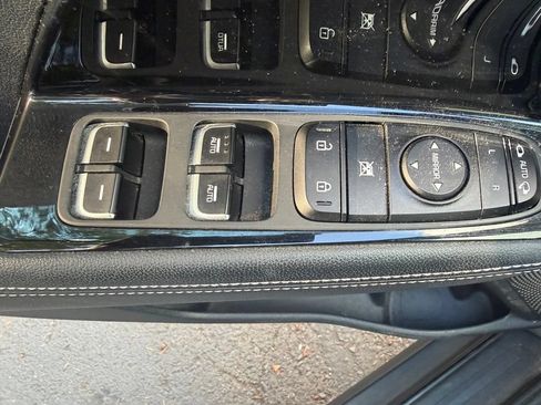 Used 2022 Kia Niro EX w/ Cold Weather Package FWD image 16