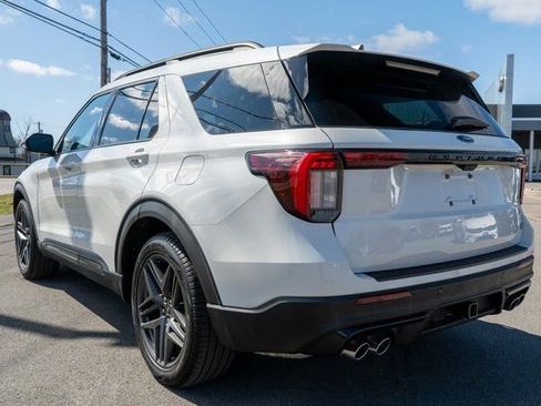 Used 2025 Ford Explorer ST AWD/4WD image 8