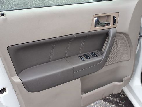 Used 2011 Ford Focus SEL w/ 301A Rapid Spec Order Code image 6