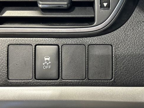 Used 2017 Toyota Camry SE image 32