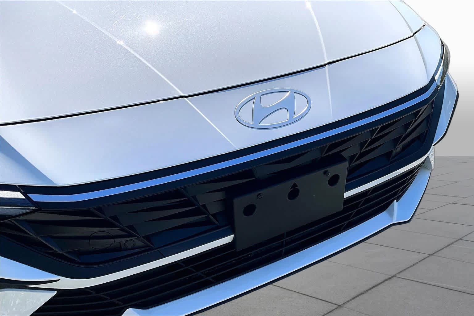 Used 2026 Hyundai Elantra Sport FWD image 30