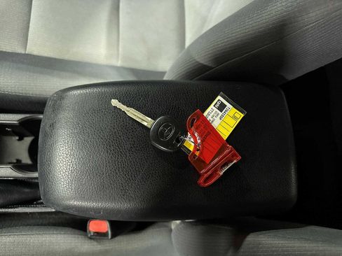 Used 2016 Toyota Corolla L image 29