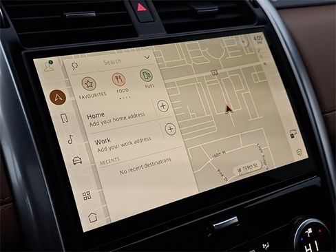 Used 2024 Land Rover Discovery Metropolitan Edition image 26