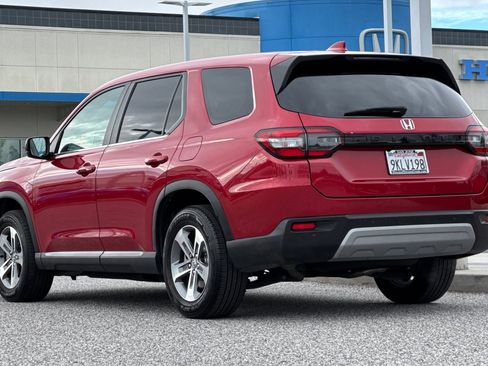 Certified 2024 Honda Pilot EX-L image 3