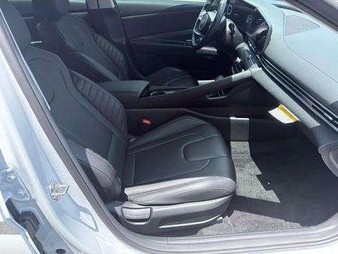 Used 2025 Hyundai Elantra Limited w/ Cargo Package FWD image 14