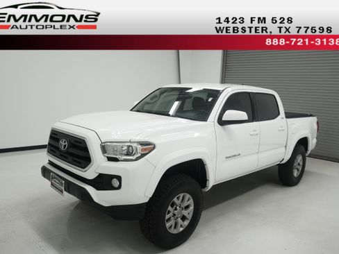 Used 2017 Toyota Tacoma SR5 w/ Tow Package RWD image 1