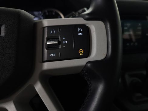 Used 2023 Land Rover Defender 110 SE image 21