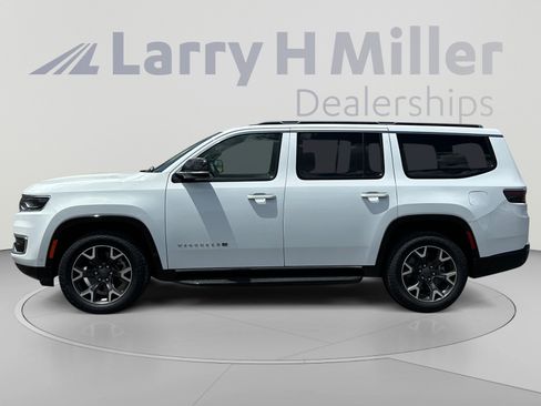 Used 2024 Jeep Wagoneer Series III AWD/4WD image 2