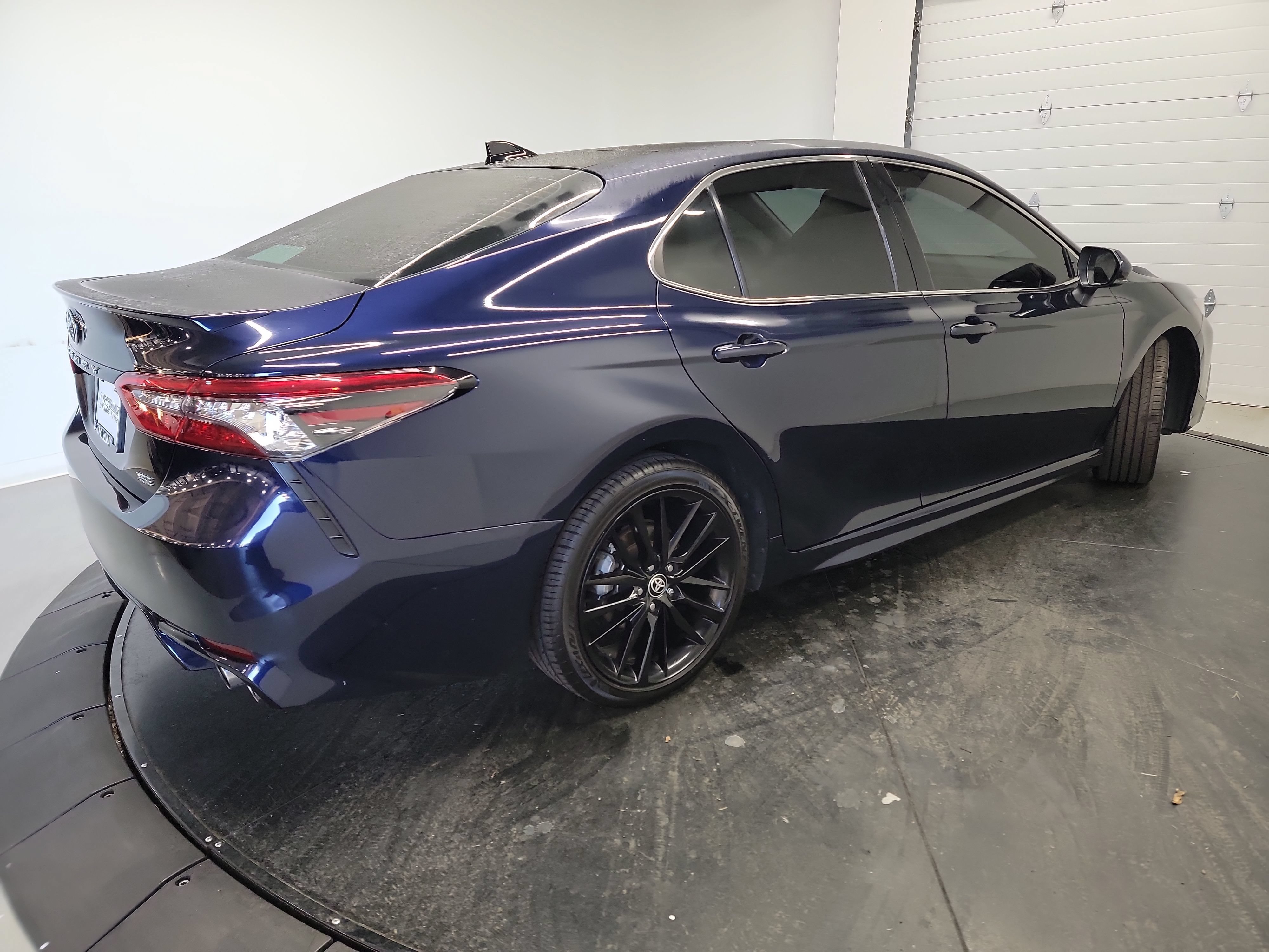 Used 2022 Toyota Camry XSE FWD image 9
