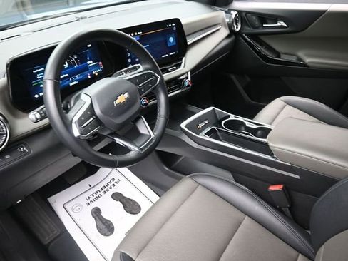 Used 2025 Chevrolet Equinox LT w/ Convenience Package II image 17