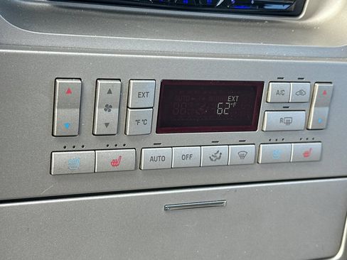 Used 2005 Lincoln Navigator 4WD image 20