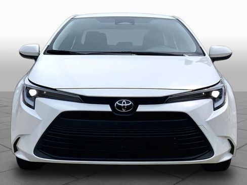 Used 2026 Toyota Corolla LE FWD image 4