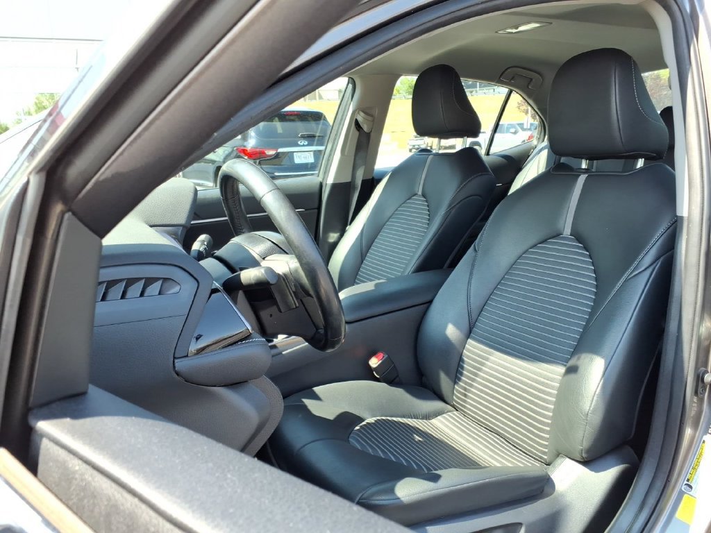 Used 2024 Toyota Camry SE w/ Convenience Package FWD image 2