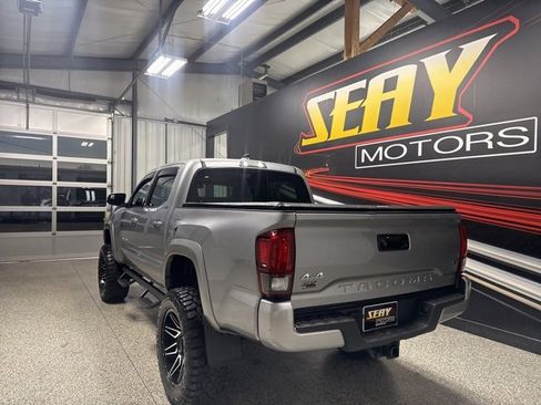 Used 2020 Toyota Tacoma SR5 w/ Technology Package image 17