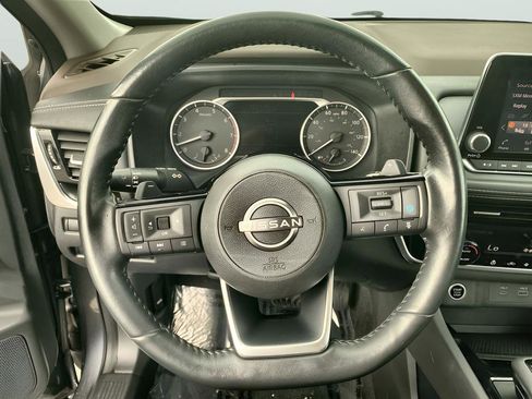 Used 2022 Nissan Rogue SV w/ SV Premium Package image 11