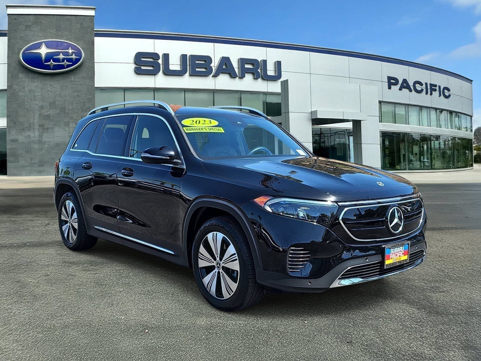 Used 2023 Mercedes-Benz EQB 300 4MATIC image 1