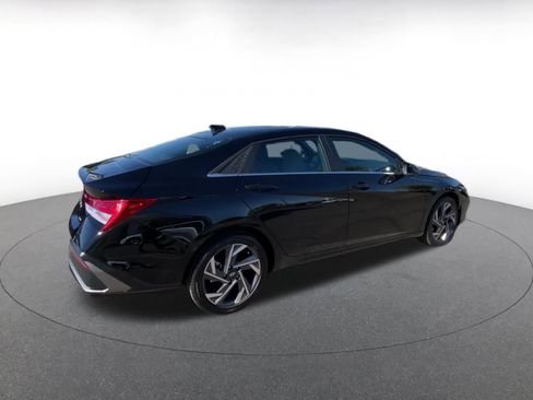 Used 2025 Hyundai Elantra Limited image 15