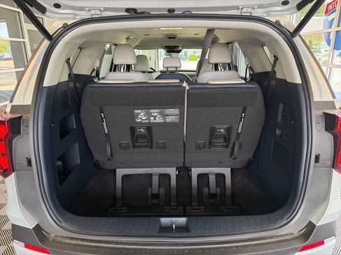 New 2026 Kia Carnival EX FWD image 9
