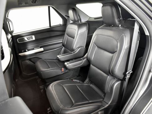 Used 2020 Ford Explorer XLT w/ Equipment Group 202A image 18