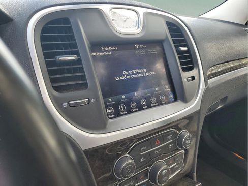 Used 2018 Chrysler 300 Limited w/ Safetytec Plus Group image 21