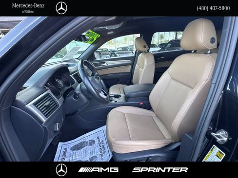 Used 2020 Volkswagen Atlas Cross Sport SE w/ Panoramic Sunroof Package FWD image 9