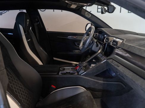 Used 2023 Lamborghini Urus Performante AWD/4WD image 14
