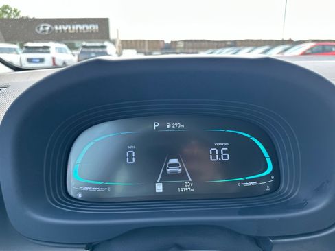 Used 2025 Hyundai Venue Limited FWD image 40