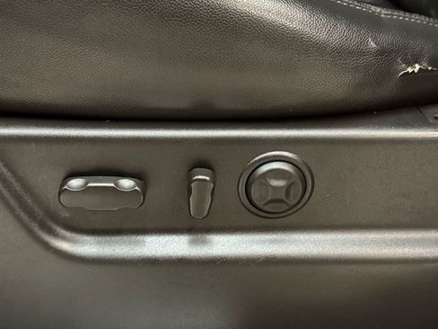 Used 2012 Chevrolet Avalanche LTZ image 25