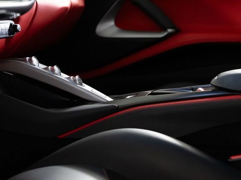 Used 2018 Ferrari 812 Superfast RWD image 6