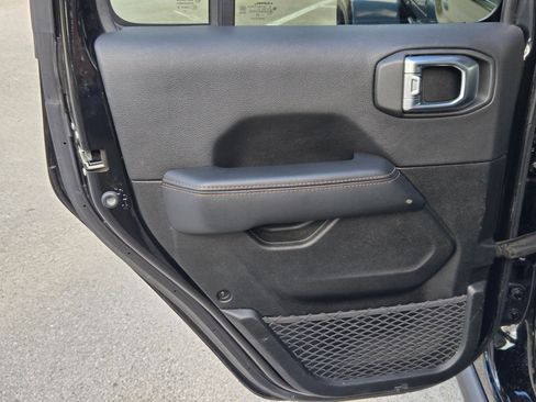 Used 2022 Jeep Wrangler Unlimited Rubicon AWD/4WD image 16