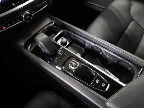 Certified 2025 Volvo V60 B5 Cross Country Plus image 31