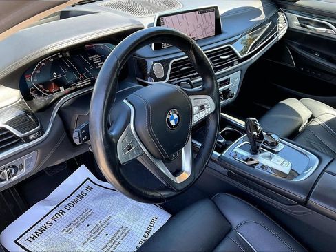 Used 2022 BMW 750i xDrive w/ Executive Package AWD/4WD image 17