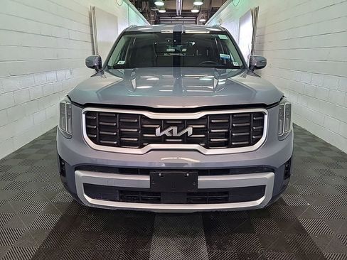 Used 2023 Kia Telluride S image 3