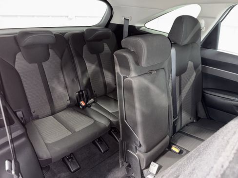 Used 2023 Kia Sorento LX FWD image 13