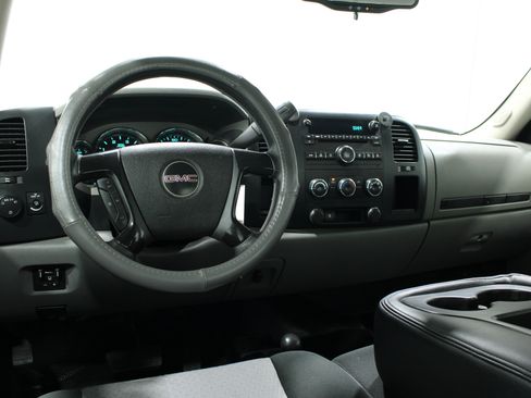 Used 2009 GMC Sierra 2500 W/T AWD/4WD image 2