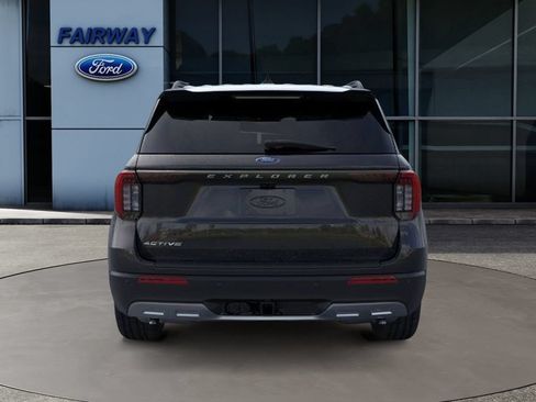 Used 2025 Ford Explorer Active w/ Active Comfort Package RWD image 6