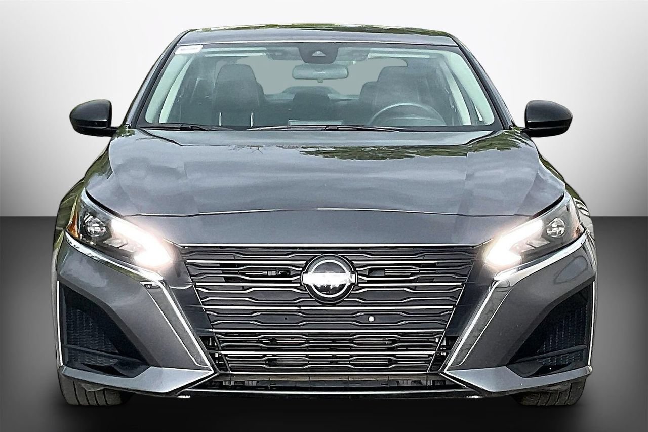 Used 2024 Nissan Altima 2.5 SV FWD image 3