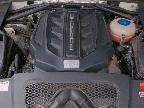 Used 2017 Porsche Macan S image 36