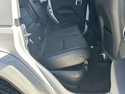 Used 2022 Jeep Wrangler Unlimited Sahara image 16